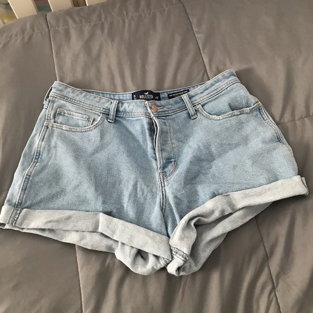 Hollister mom shorts